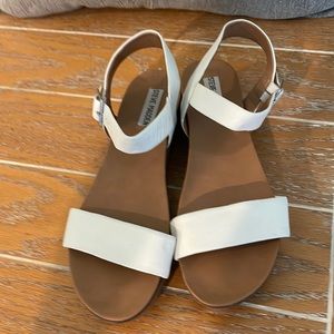Steve Madden White Sandals, size 9, leather upper